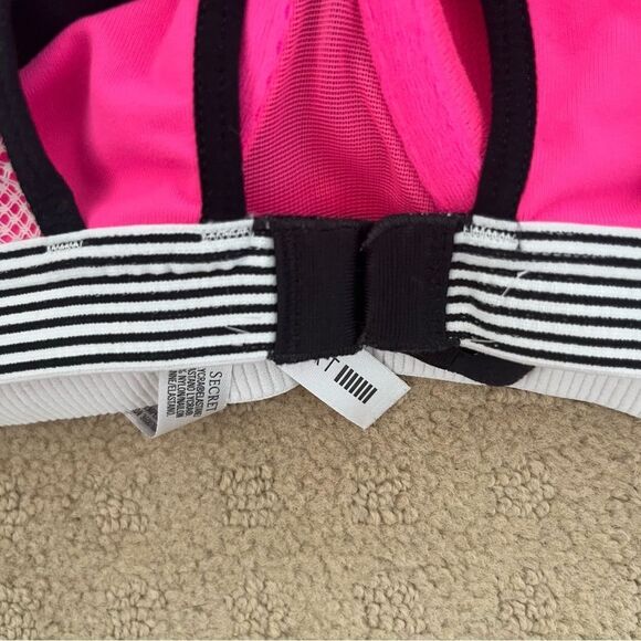 Victoria's Secret VSX Sport Hot Pink Underwire Mesh Racerback Lined Sports Bra - Picture 12 of 14